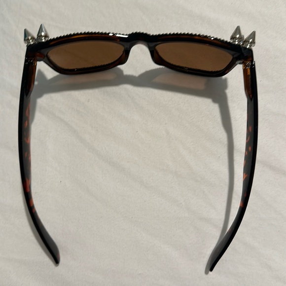 Spiked sunglasses - Picture 3 of 3